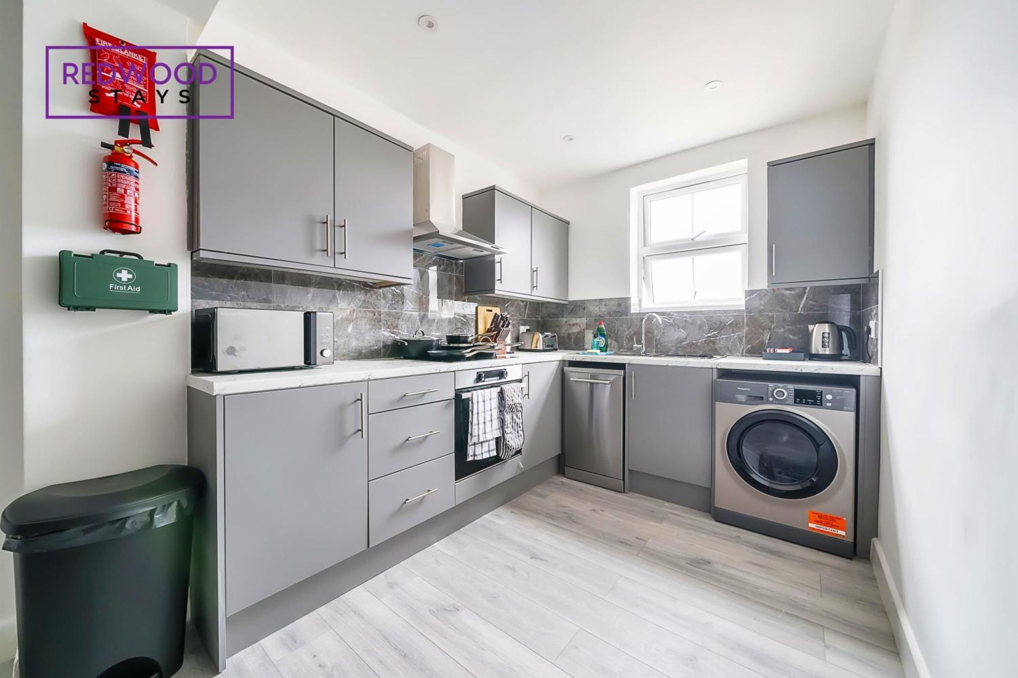 Brand New, 2 Bed 1 Bath, Modern Town Center Apartment, Free Wifi & Netflix By Redwood Stays Aldershot Ngoại thất bức ảnh